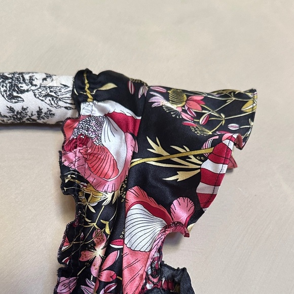 Guess Jeans  Black and Pink Floral Silk Blouse size M - Picture 5 of 5